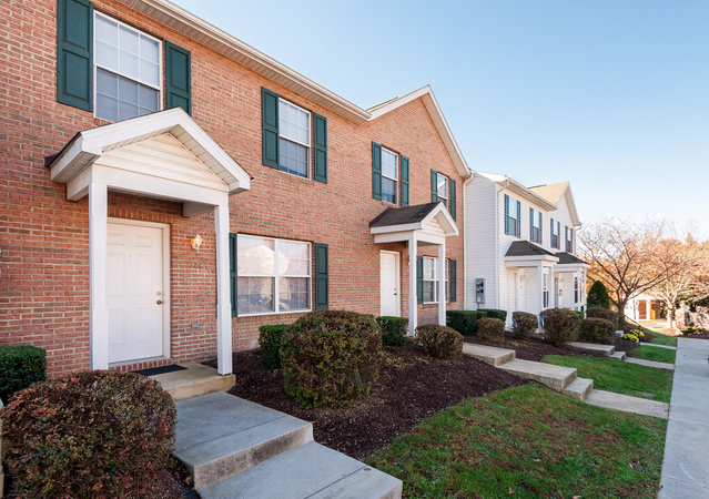 Pheasant Run Townhomes - Facade